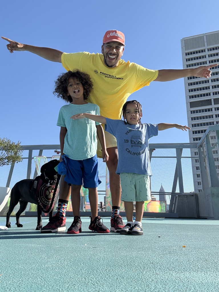 Dell Harris with his kids in Atlanta